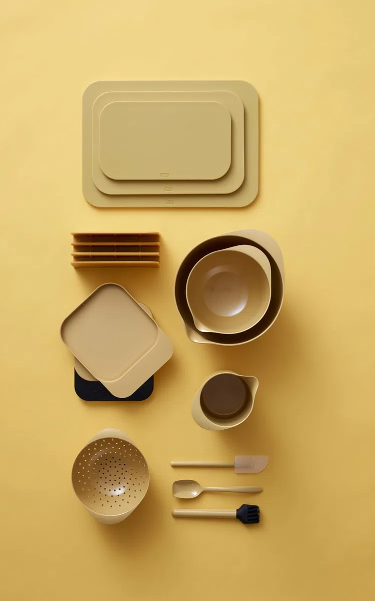 Rosti Chaptima Set de 3 Planches à Découper en Plastique - Lavable au Lave-Vaisselle - avec Support de Rangement, Curry
