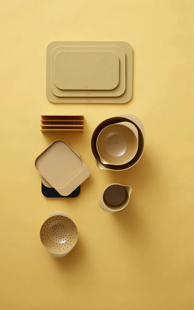 Rosti Chaptima Set de 3 Planches à Découper en Plastique - Lavable au Lave-Vaisselle - avec Support de Rangement, Curry