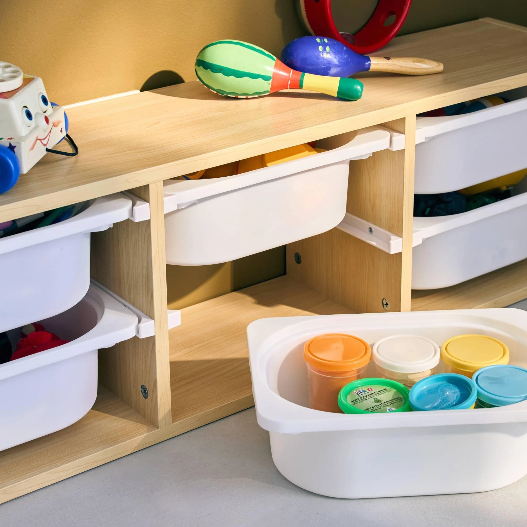 sweeek - Meuble de Rangement pour Enfant. Naturel. 6 bacs en Plastique
