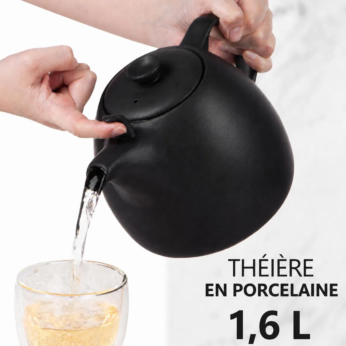 Théière "Copenhague" avec infuseur, 1,6 L, noire, en porcelaine, adaptée pour réchaud avec infuseur amovible en acier inoxydable à mailles fines. Théière en porcelaine.