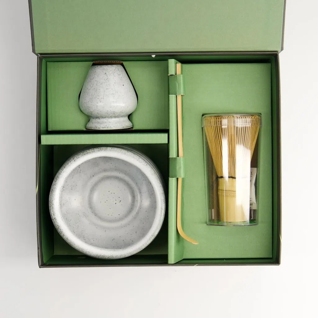 TOKYO design studio Lot de 4 pièces à matcha dans un emballage cadeau de qualité supérieure - Avec bol à matcha, fouet en bambou, cuillère en bambou et support pour fouet - Cérémonie traditionnelle du