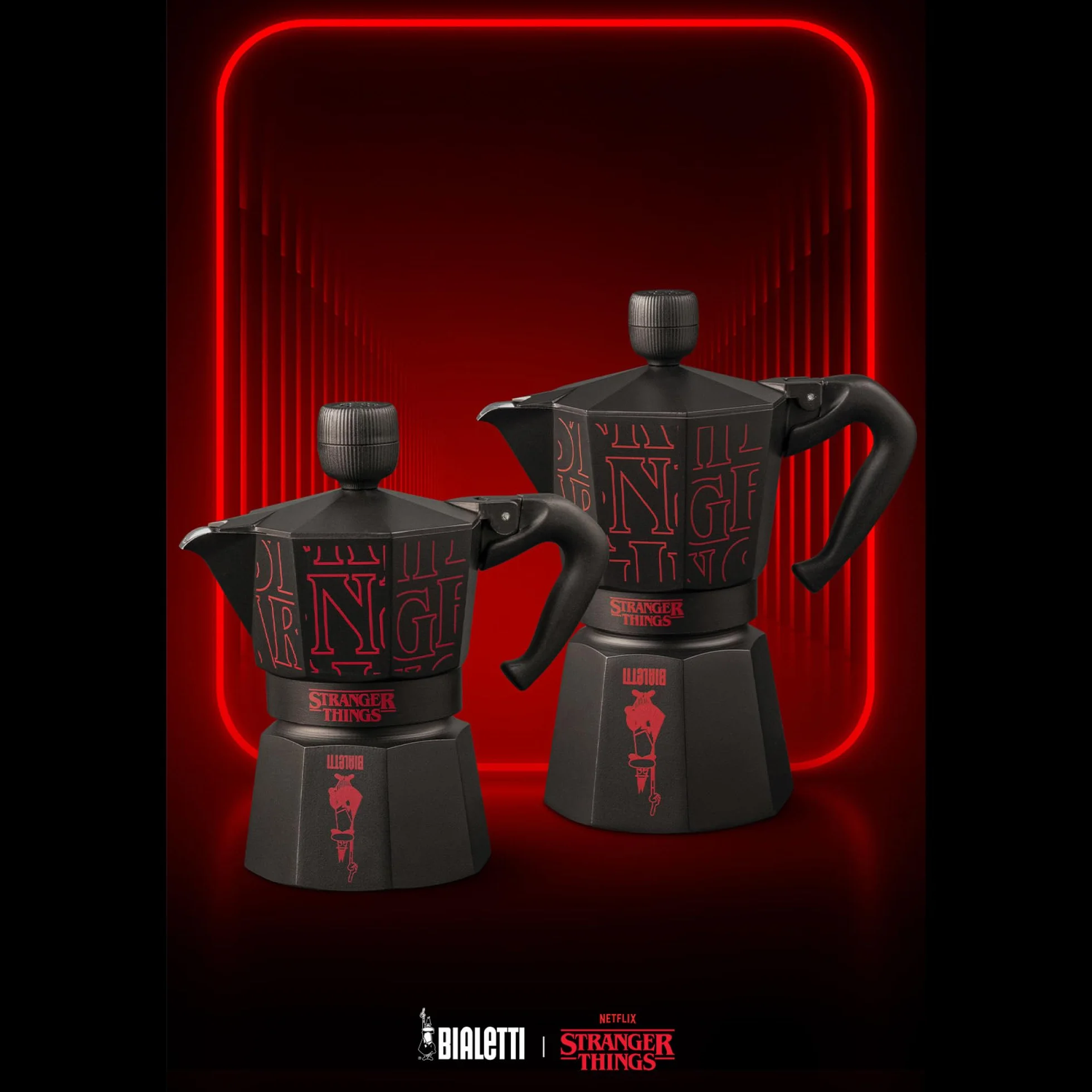 Bialetti Moka Express Stranger Things – Cafetière italienne 6 tasses (270 ml), bouton musical avec recharge USB-C, non compatible induction, noir