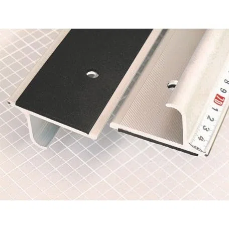 Règle de découpe PRO en alu de 75cm - à protection, antidérapante.