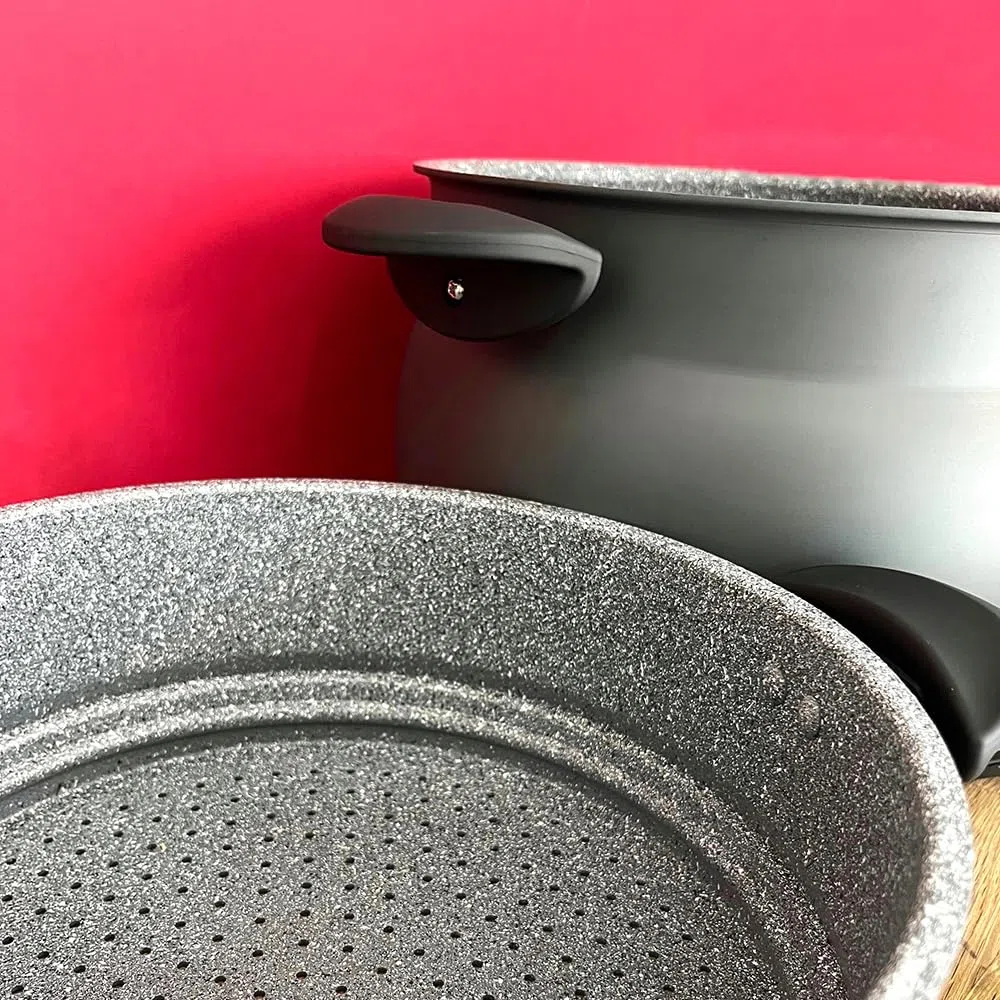AM2215 : Couscoussier Arthur Martin en Aluminium 10L Revêtement Anti Adhérent - 26cm - Tous Feux dont Induction avec Bouchon Évaporateur - Couleur Gris Mat