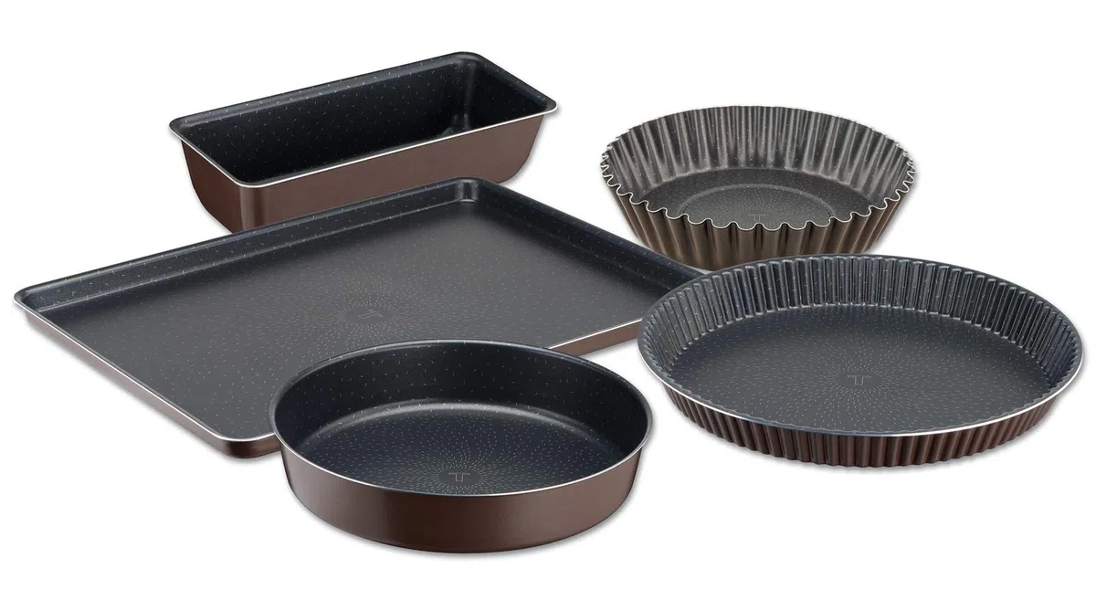 Tefal Perfectbake Marron Set 5 Moules Tarte 30 cm Manqué 24 cm Cake 28 cm Quatre Quarts 26 cm Plaque Pâtisserie 38 x 28 cm Moule à Gâteau Antiadhésif Aluminium 100% Recyclé Démoulage Facile YY4220FA