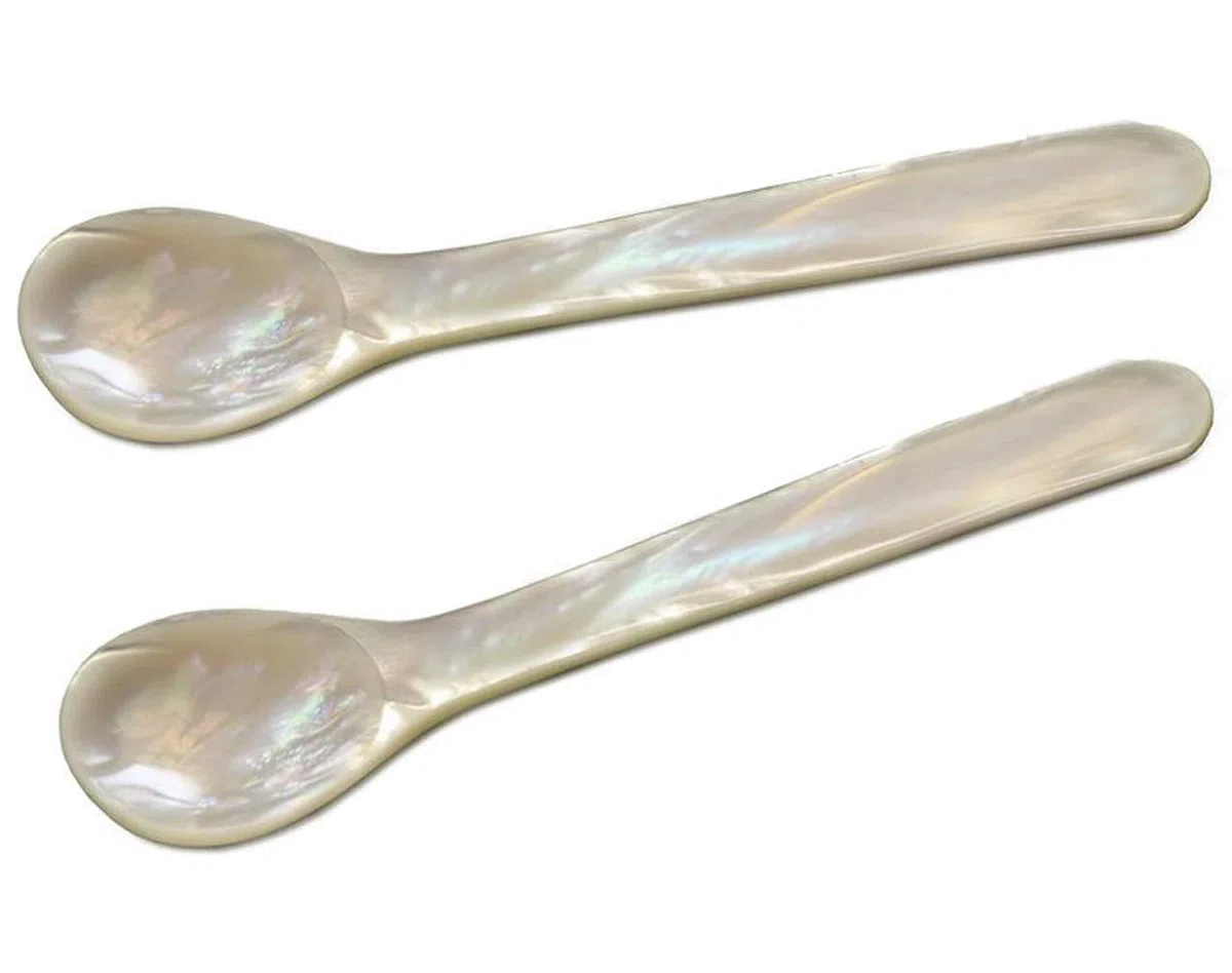 EDZARD Set de 2 cuillères à œufs ou caviar, nacre de rivière (pas de perle de culture!), fait main de haute qualité, longueur env. 11 cm, bordures arrondis, incl. boîte stable