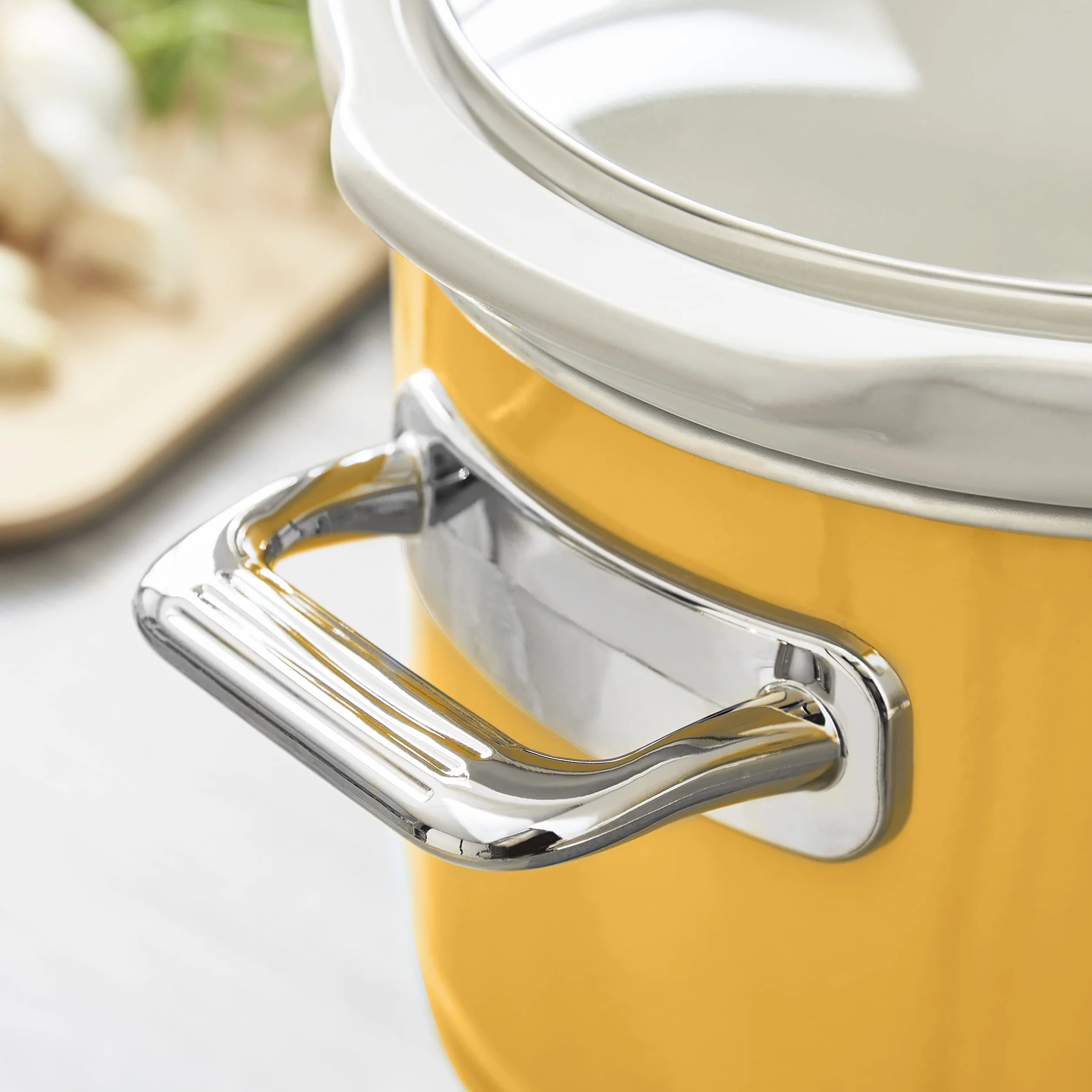 Swan Retro SF17021YELN Mijoteuse, Récipient de Cuisson Amovible de 3,5 Litres, Slow Cooker, Céramique Antiadhésive sans PFOA ni PTFE, 3 Niveaux de Température, Design Vintage, Jaune, 200W