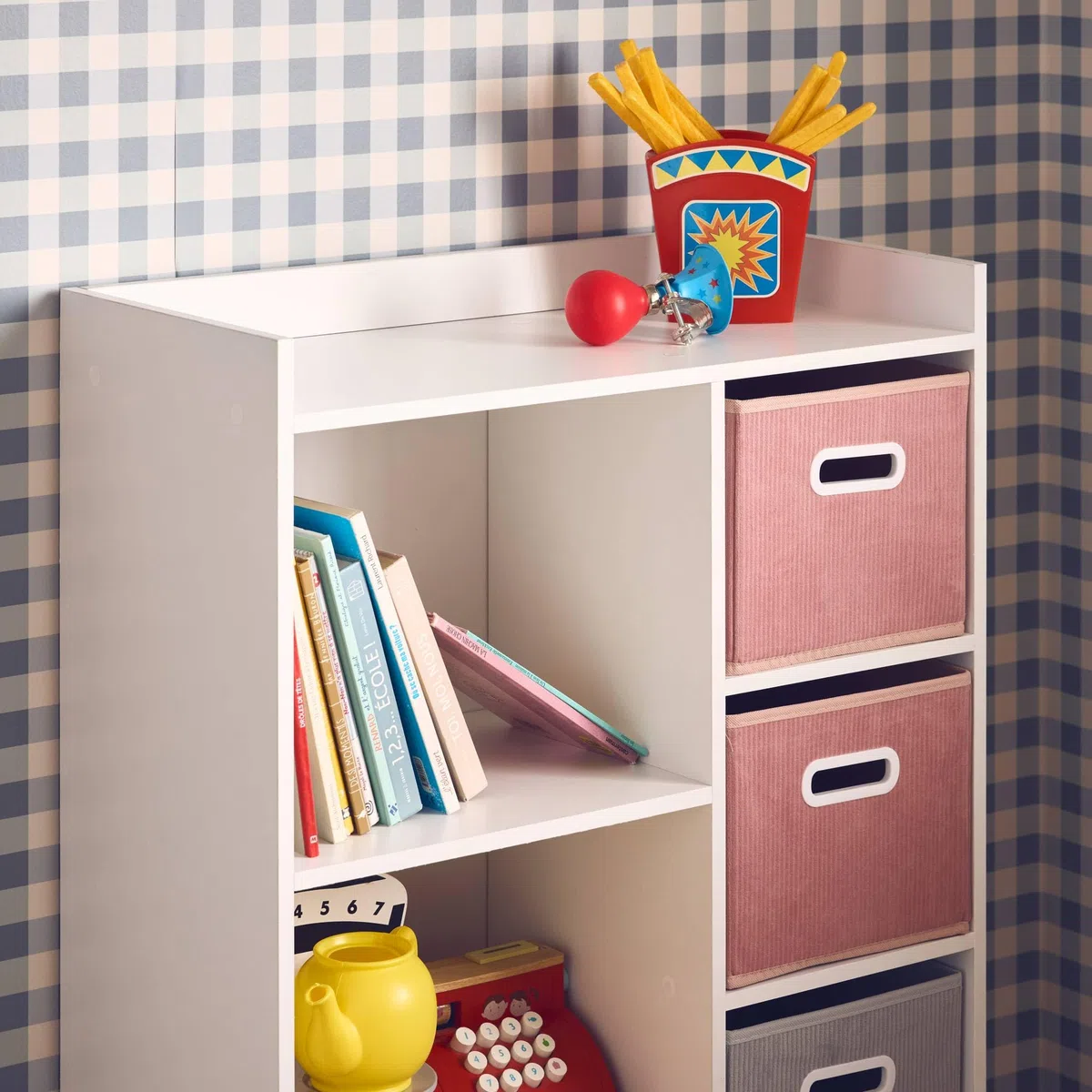 sweeek - Meuble de Rangement pour Enfant avec 7 Compartiments et 2 paniers Roses et 2 paniers Gris en Velours