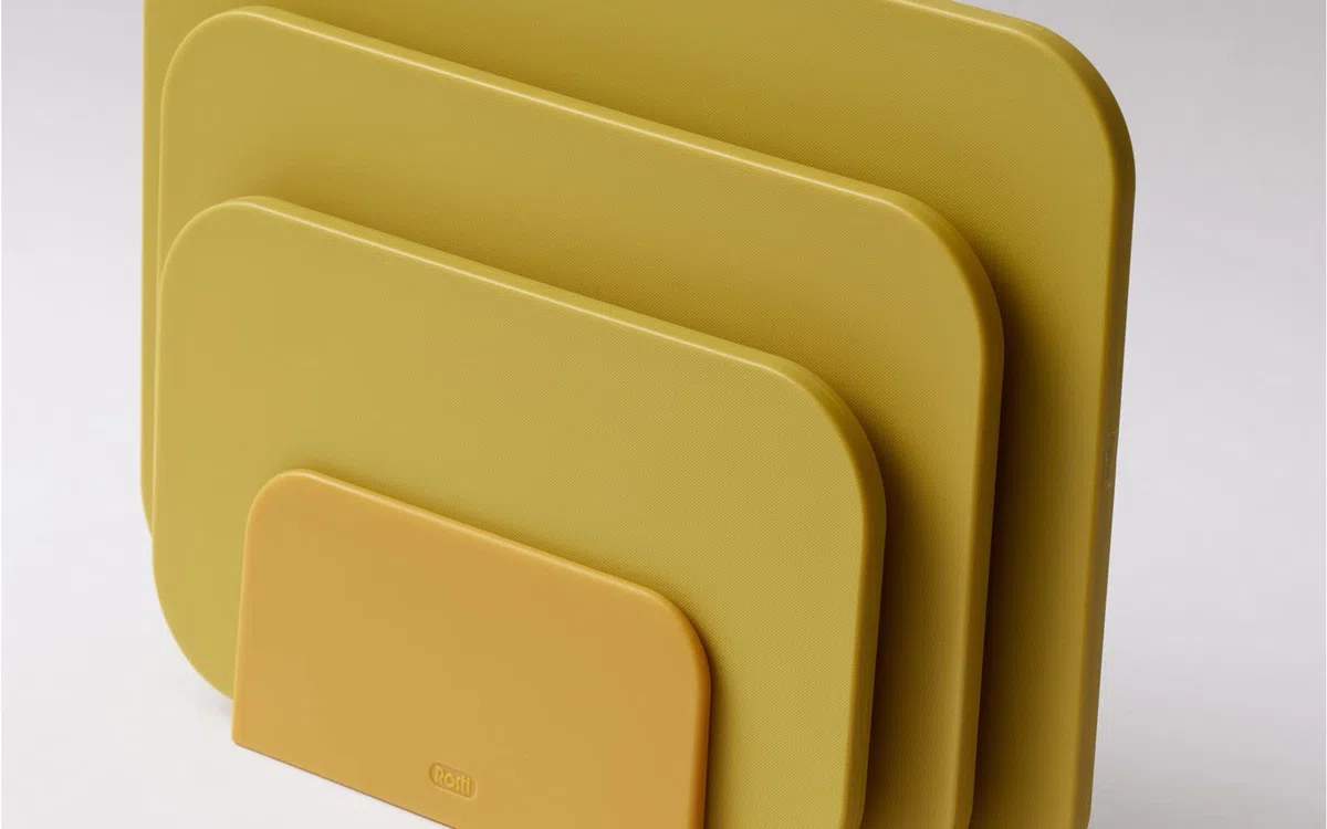 Rosti Chaptima Set de 3 Planches à Découper en Plastique - Lavable au Lave-Vaisselle - avec Support de Rangement, Curry